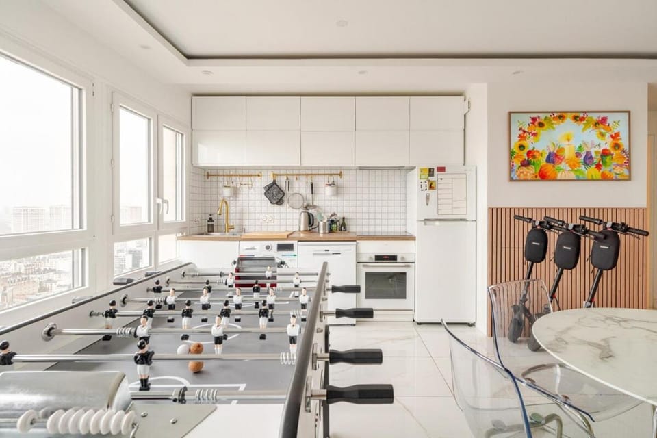 Nice Apartment with amazing view of Paris plus Parking Apartment in Paris