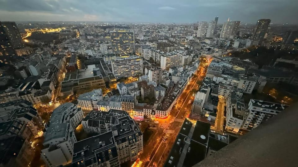 Nice Apartment with amazing view of Paris plus Parking Apartment in Paris
