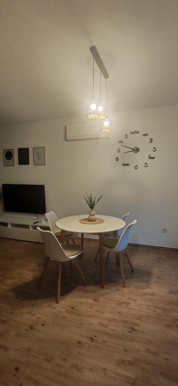 Four bedroom apartments near beach with pool Apartment in Tisno