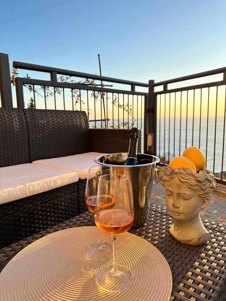 Day, Natural landscape, View (from property/room), Balcony/Terrace, Food and drinks, Sea view, Drinks