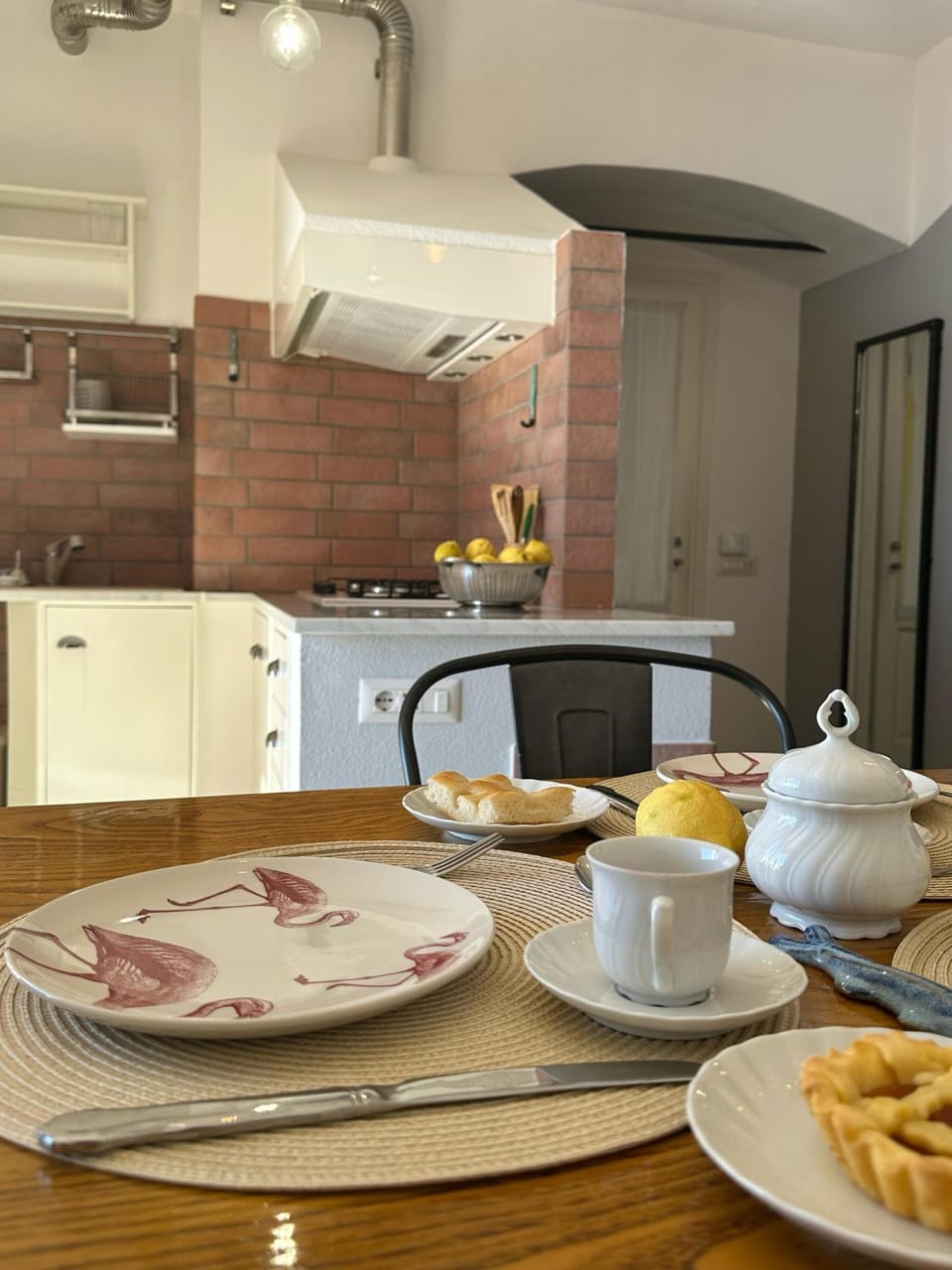 Coffee/tea facilities, Kitchen or kitchenette, Food and drinks, Dining area, Food, stove