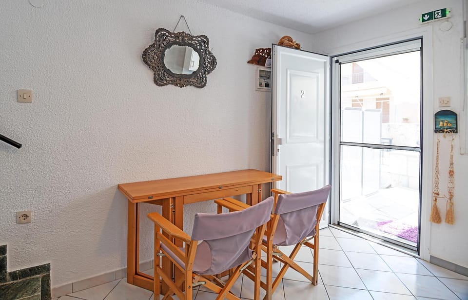 Facade/entrance, Dining area
