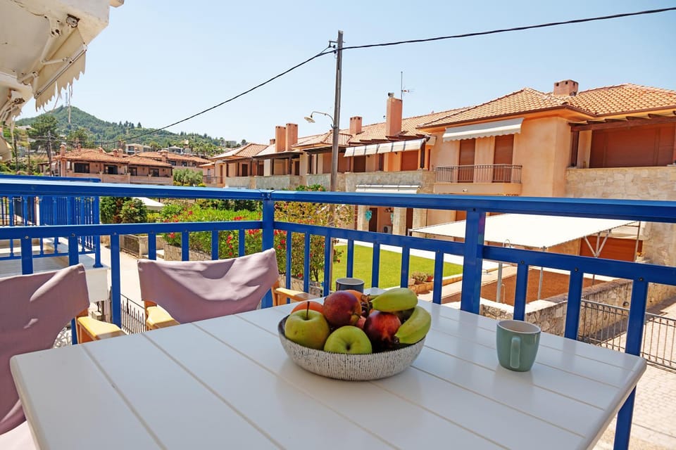 Property building, Patio, Day, Natural landscape, View (from property/room), Balcony/Terrace, Mountain view