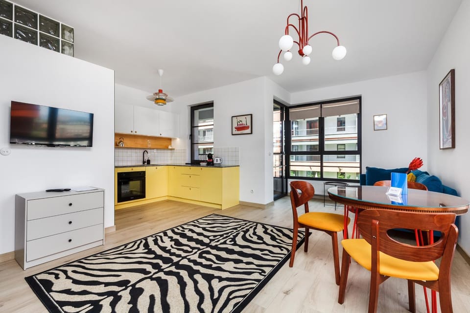 TV and multimedia, Kitchen or kitchenette, Living room, Seating area, oven, stove