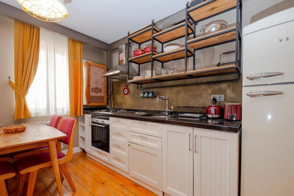 Cosy Apartment with Lofty Ceilings Apartment in Istanbul