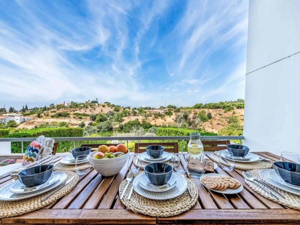 Villa Maria, 3BD & Pool & Garden & BBQ Villa in Guia