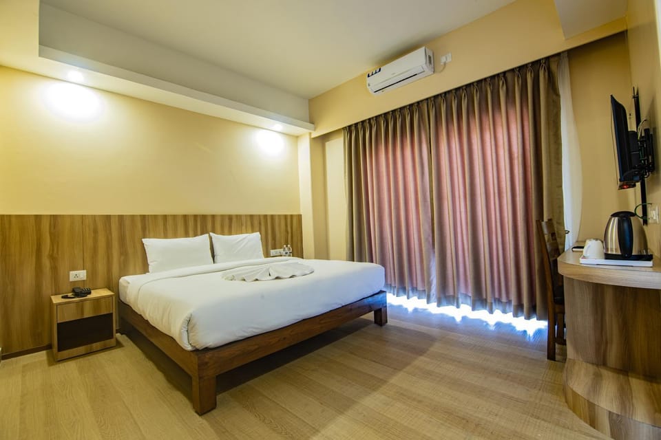 Bed, Photo of the whole room, Bedroom, air conditioner