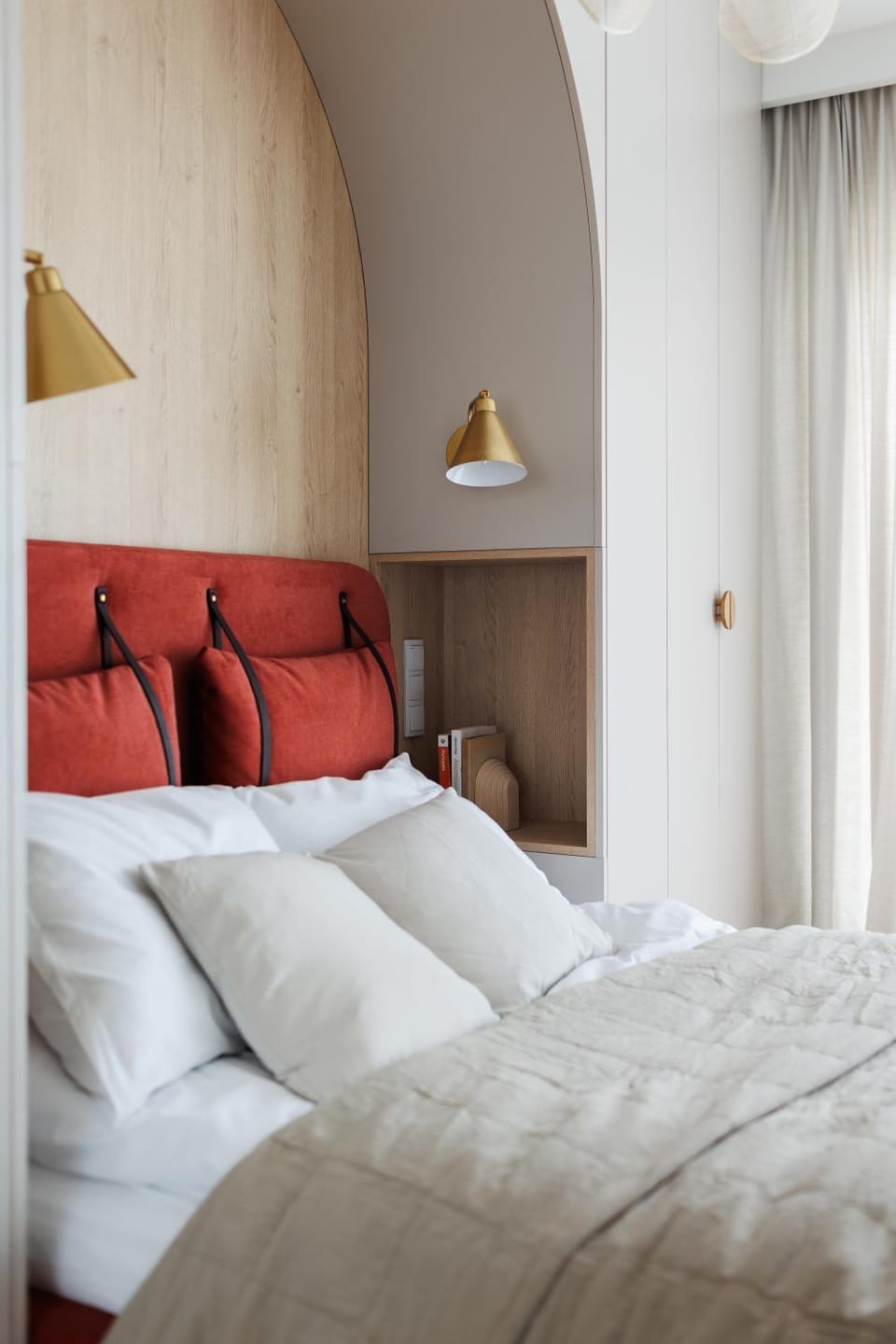 Bed, Living room, Photo of the whole room, Seating area, Bedroom