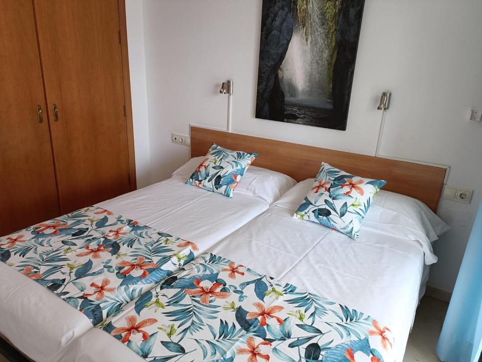 1 bedroom apartment with airconditioning and bath - max 4 guests Apartment in Benidorm