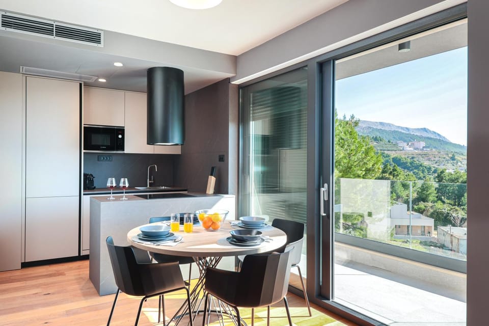 View (from property/room), Balcony/Terrace, Kitchen or kitchenette, Dining area