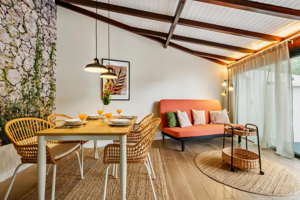 Seating area, Dining area
