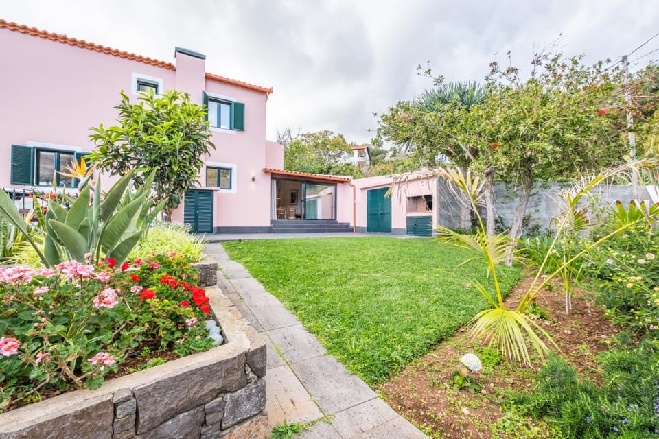 Property building, Natural landscape, Garden, Garden view