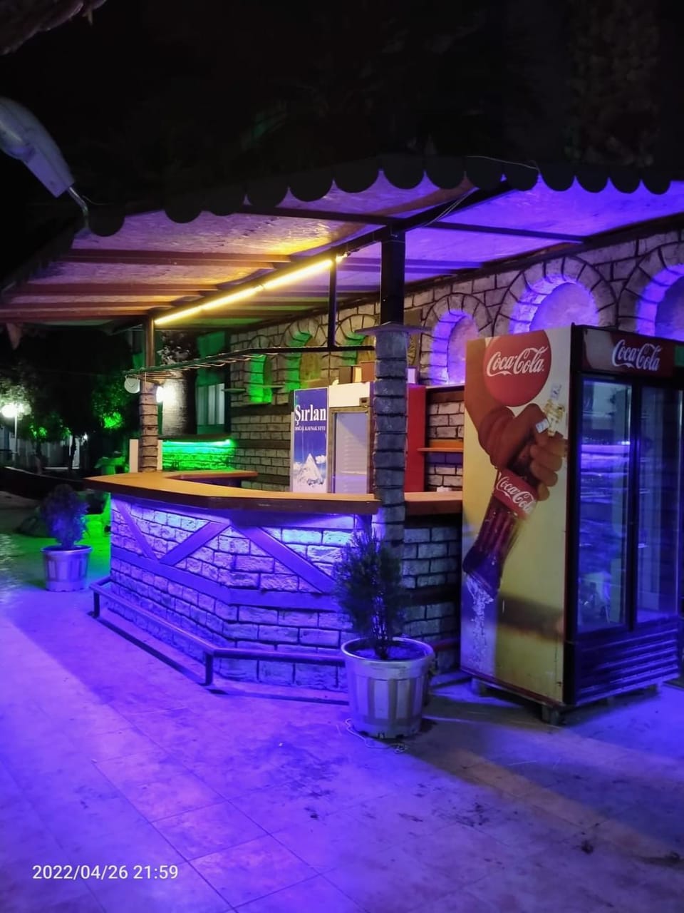 Restaurant/places to eat, Lounge or bar, Food and drinks