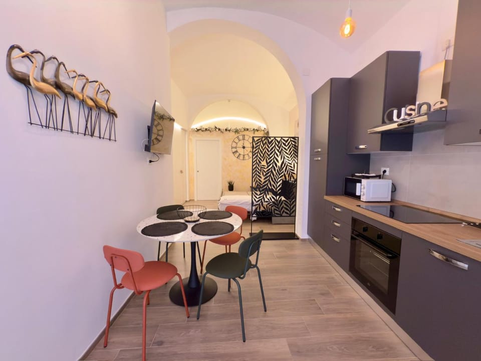 Dining area, minibar, oven, pet friendly