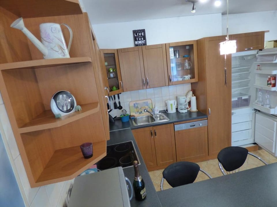 BOK - Central modern 2BR Apt w balcony, FREE INDOOR PARKING! Apartment in Budapest