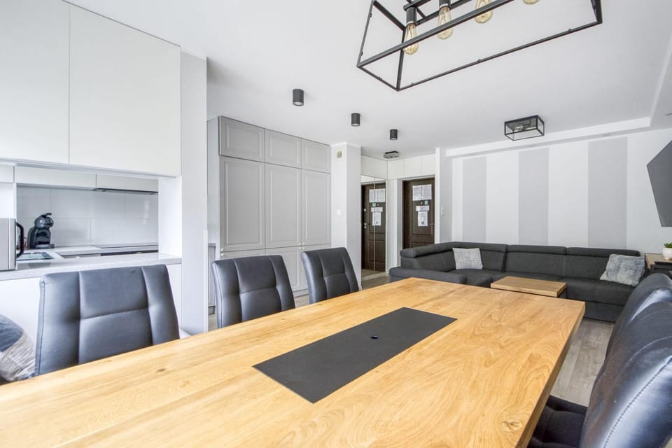 TV and multimedia, Kitchen or kitchenette, Living room, Seating area, Dining area