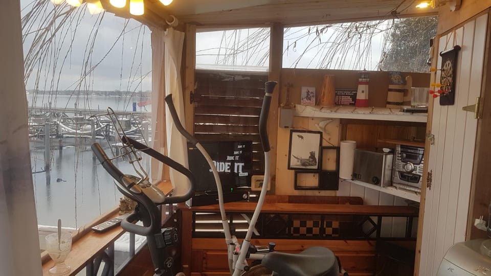 Dachgeschosswohnung im Haus am See von Berlin Apartment in Berlin