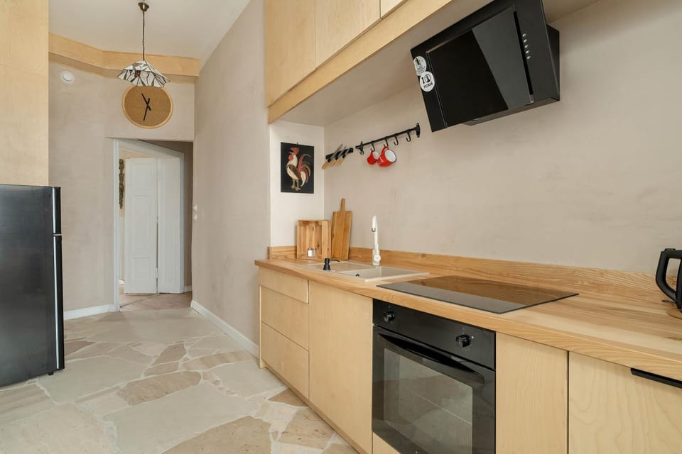 Kitchen or kitchenette, Photo of the whole room, stove