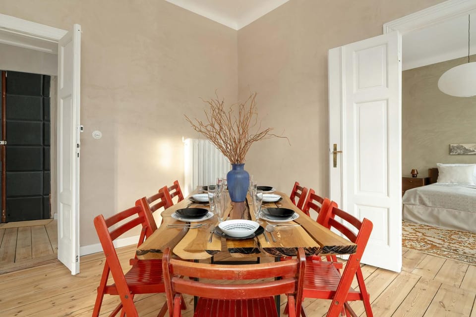 Seating area, Dining area