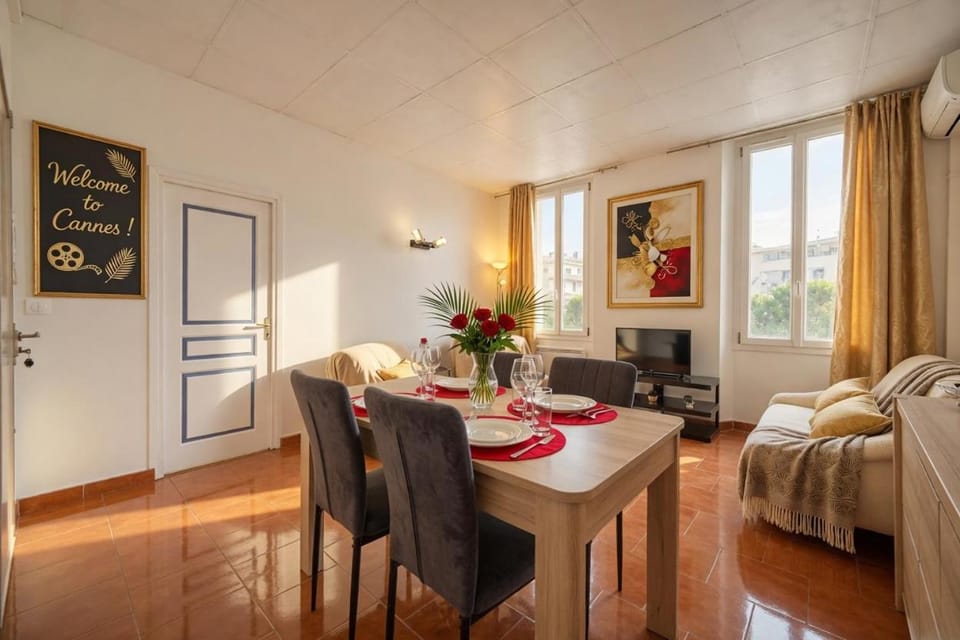 FRGK Stylish 1BR Clemenceau Steps from Beach AC UltraFast WiFi Apartment in Cannes