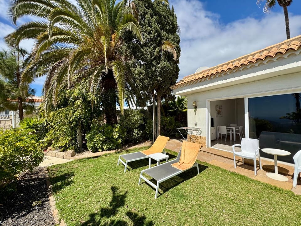 Property building, Garden, Garden, Balcony/Terrace, Garden view, sunbed