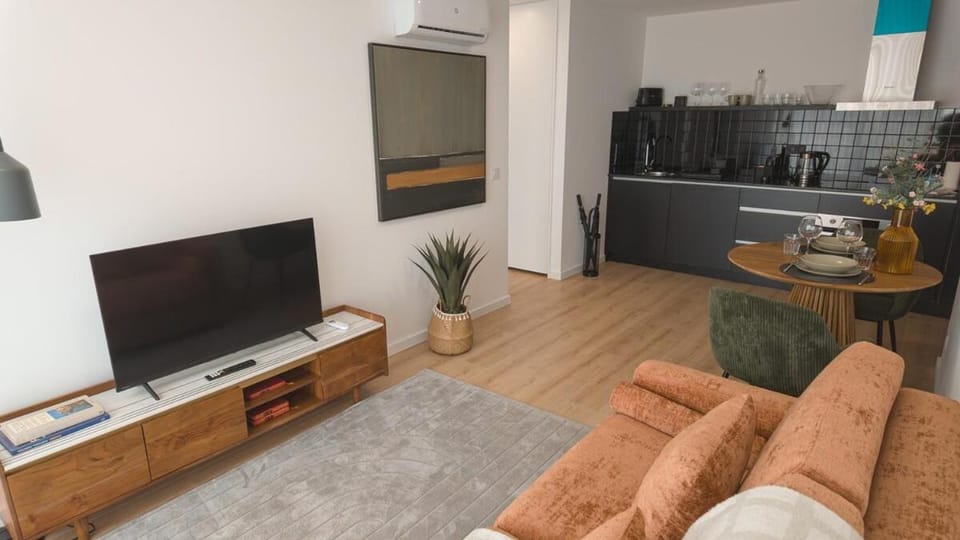 Flat with garage and balcony with view to a garden Apartment in Vila Nova de Gaia