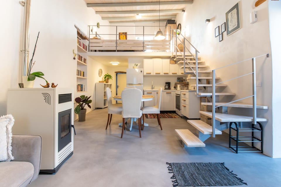 Kitchen or kitchenette, Living room, Seating area
