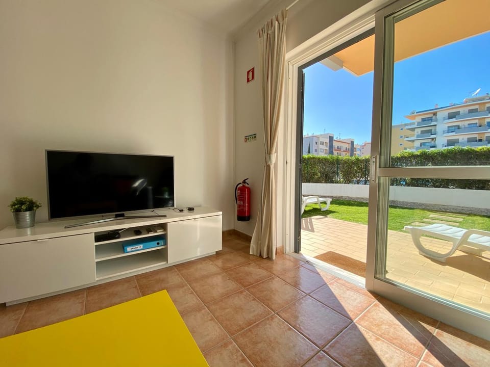 Day, TV and multimedia, View (from property/room), Balcony/Terrace, Evening entertainment, Swimming pool