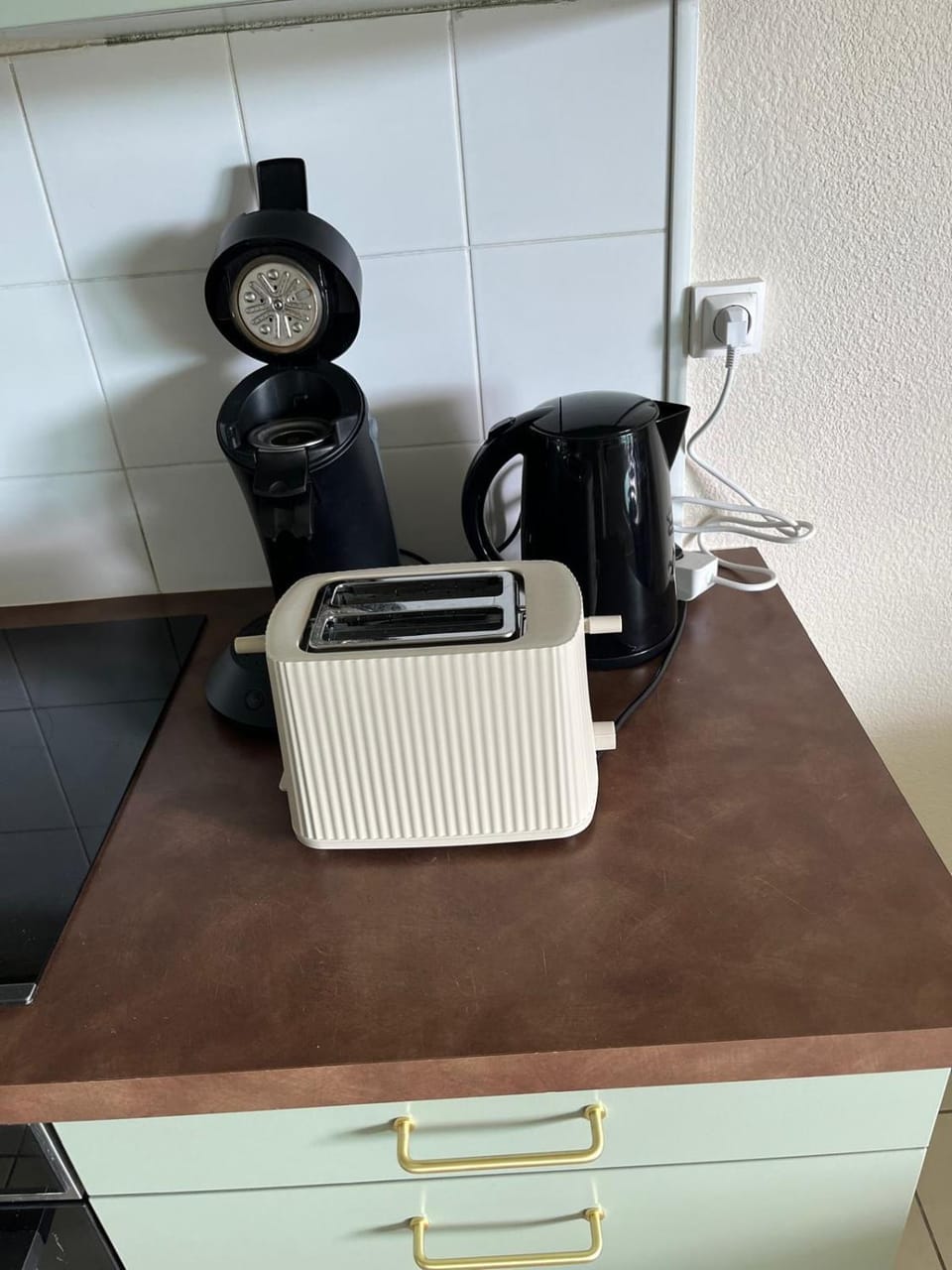 Coffee/tea facilities, toaster