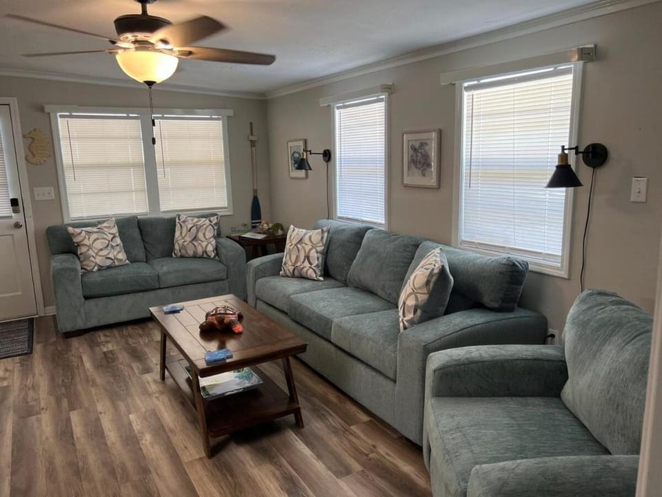 1678 Ocean Lakes Pet Friendly-Beach Bum House in South Carolina