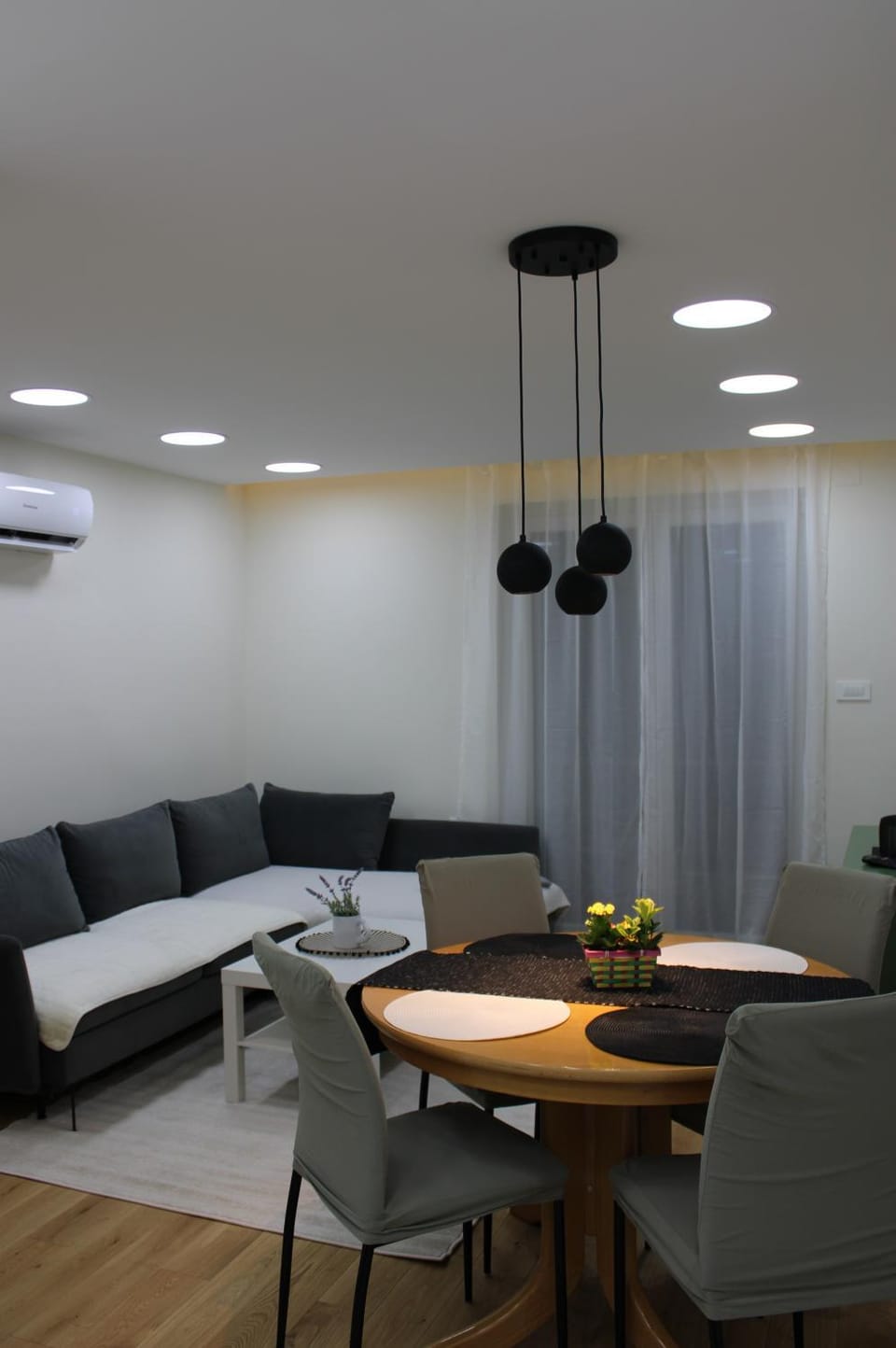 TV and multimedia, Living room, Dining area, air conditioner