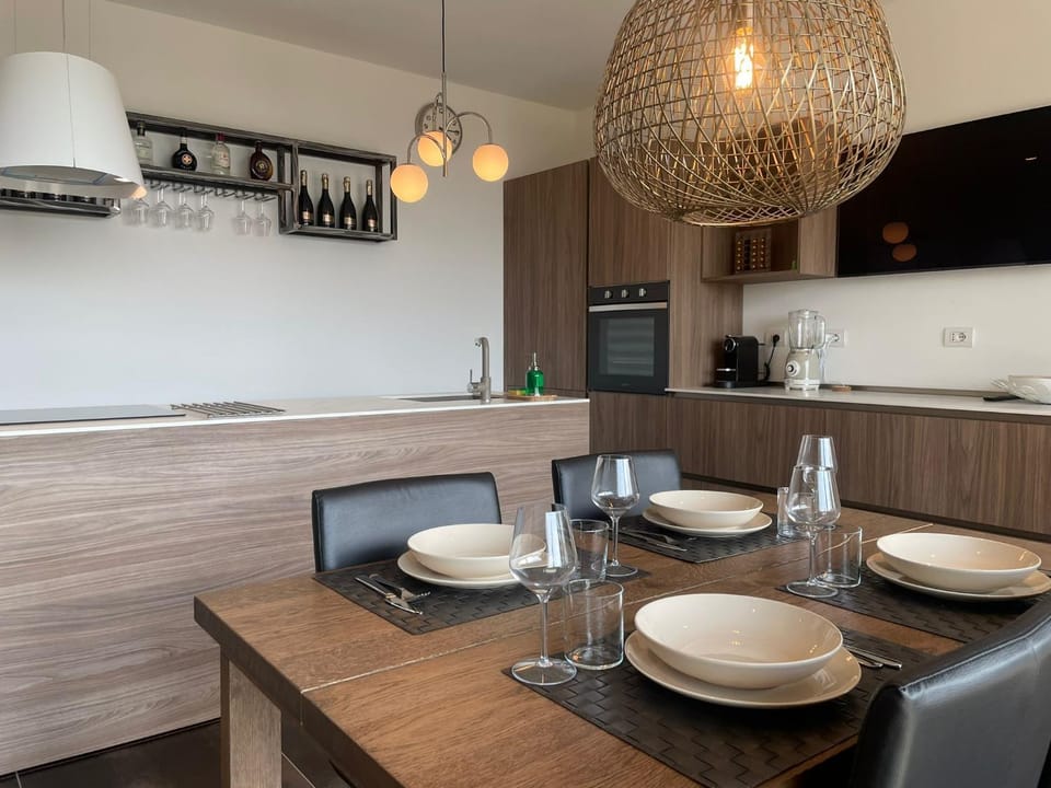 TV and multimedia, Kitchen or kitchenette, Dining area