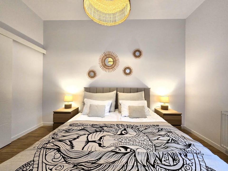 Photo of the whole room, Bedroom