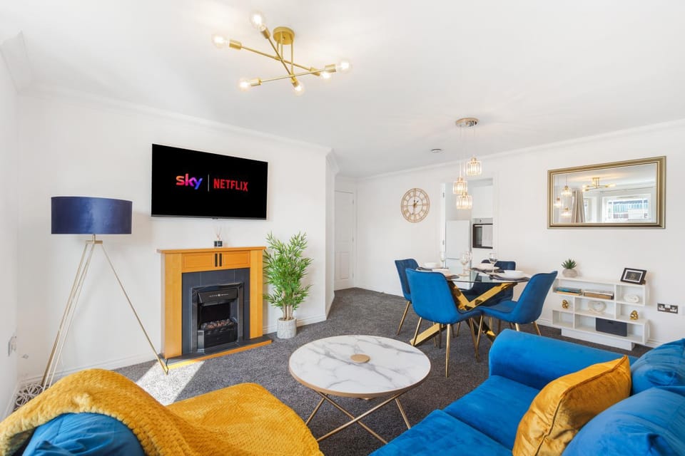 Communal lounge/ TV room, TV and multimedia, Living room, Seating area, fireplace