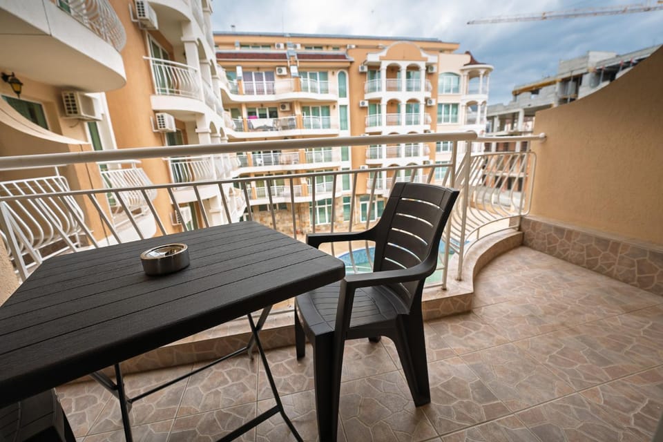 Property building, View (from property/room), Balcony/Terrace, Dining area