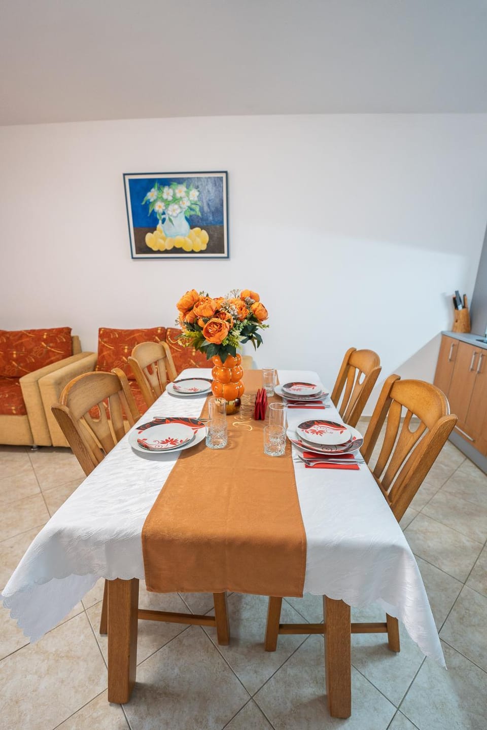 Living room, Food and drinks, Seating area, Dining area