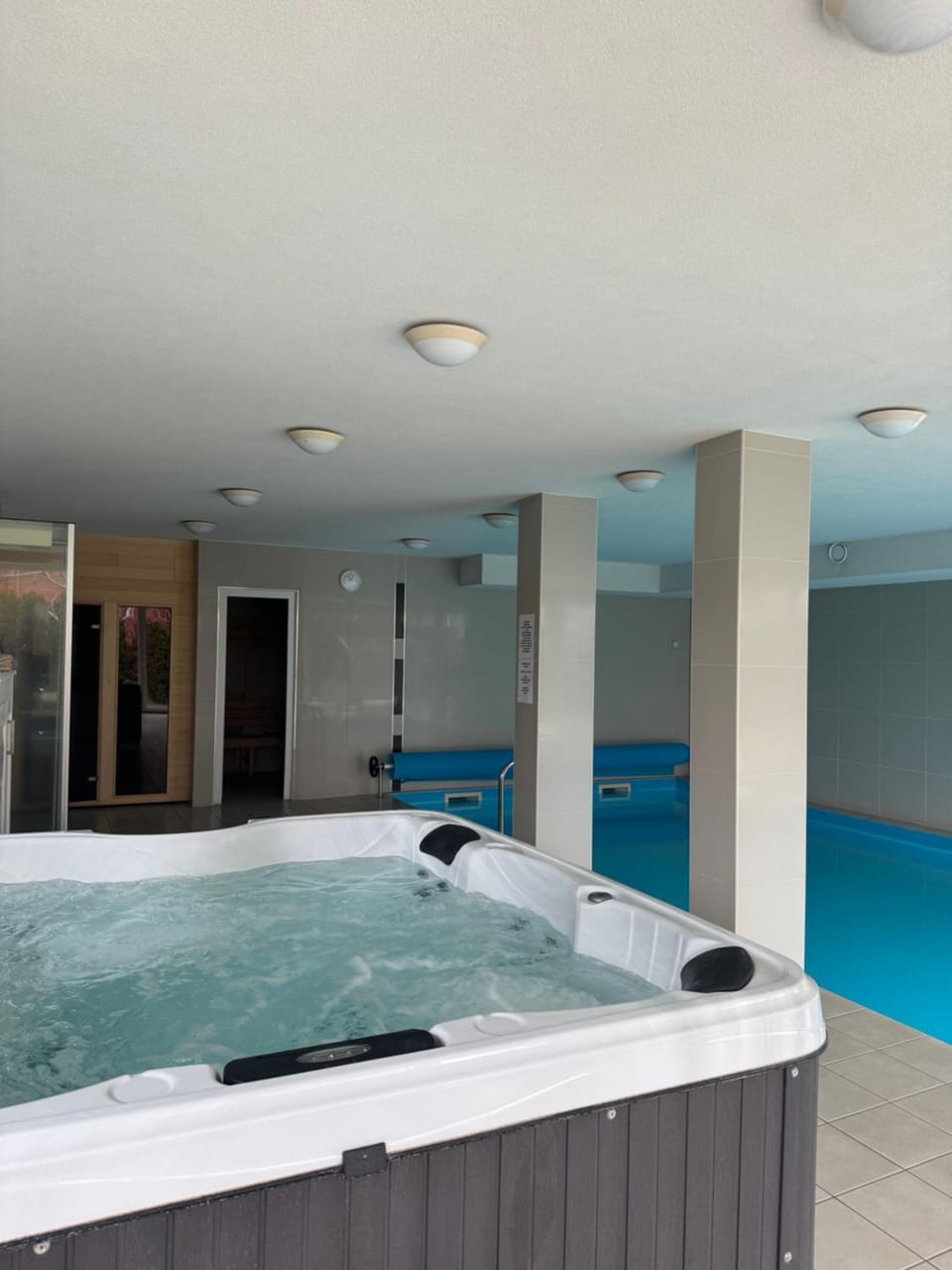 Hot Tub, Hot Tub, Sauna, Swimming pool
