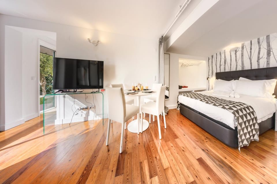 TV and multimedia, Photo of the whole room, Bedroom