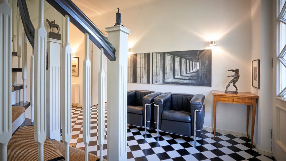 Facade/entrance, Seating area