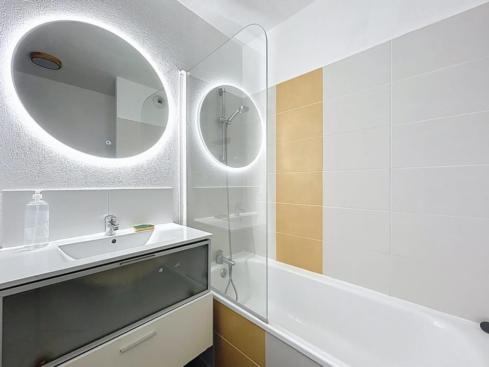 Bathroom, Bath