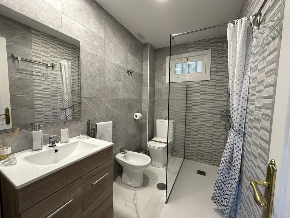 Shower, Toilet, Bathroom