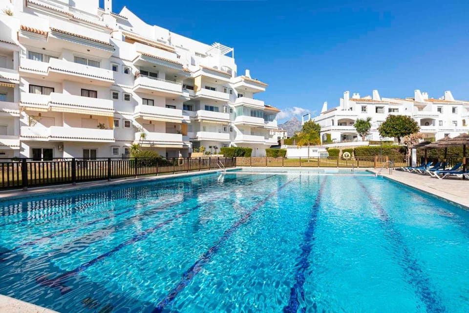 MARBELLA HOME RENTALS - Puerto Banus, Spacious 3BR apartment Apartment in Marbella