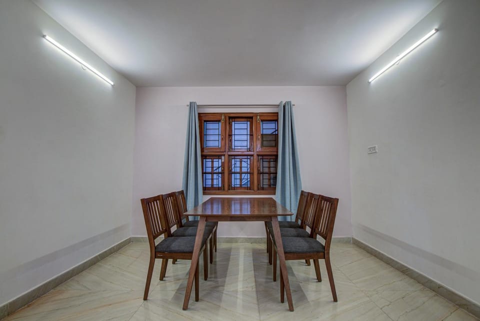 Seating area, Dining area