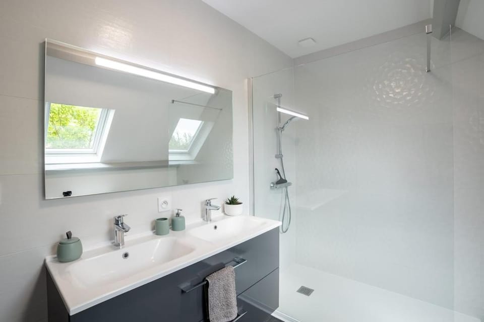Shower, Bathroom, towels