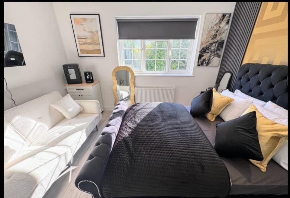 Canterbury City Combined Luxury apartments with Hot Tub Apartment in Canterbury