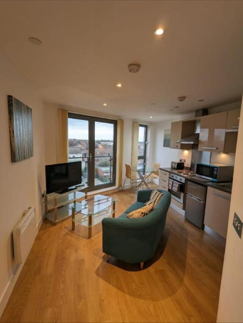 Communal lounge/ TV room, TV and multimedia, Kitchen or kitchenette, Living room, Seating area, Dining area, Evening entertainment