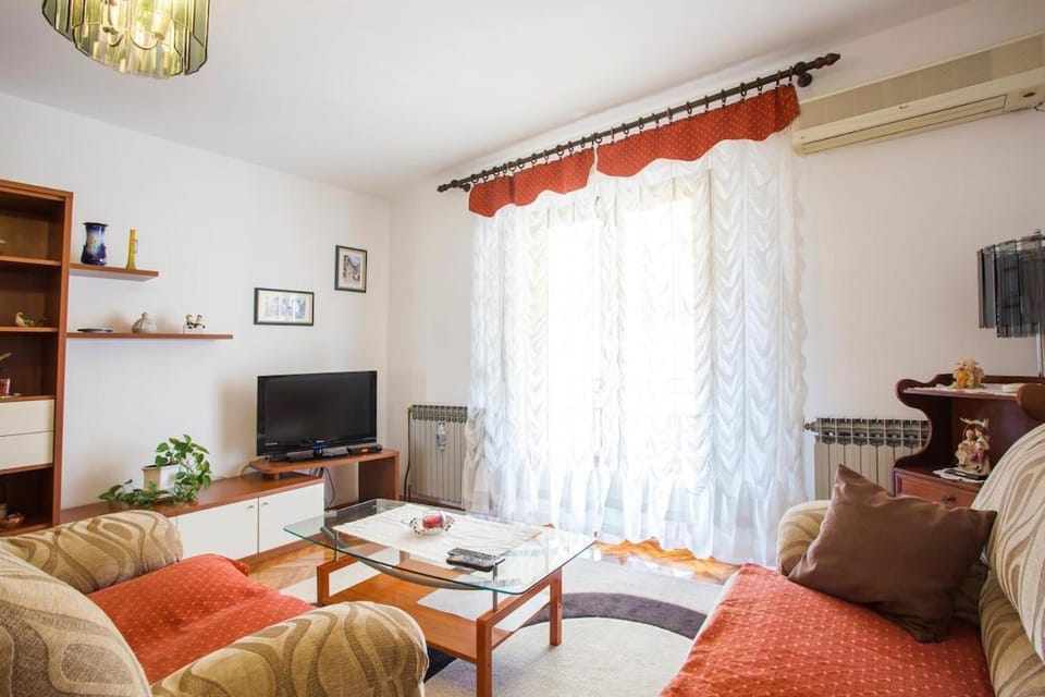 Apartment Nives Apartment in Pula
