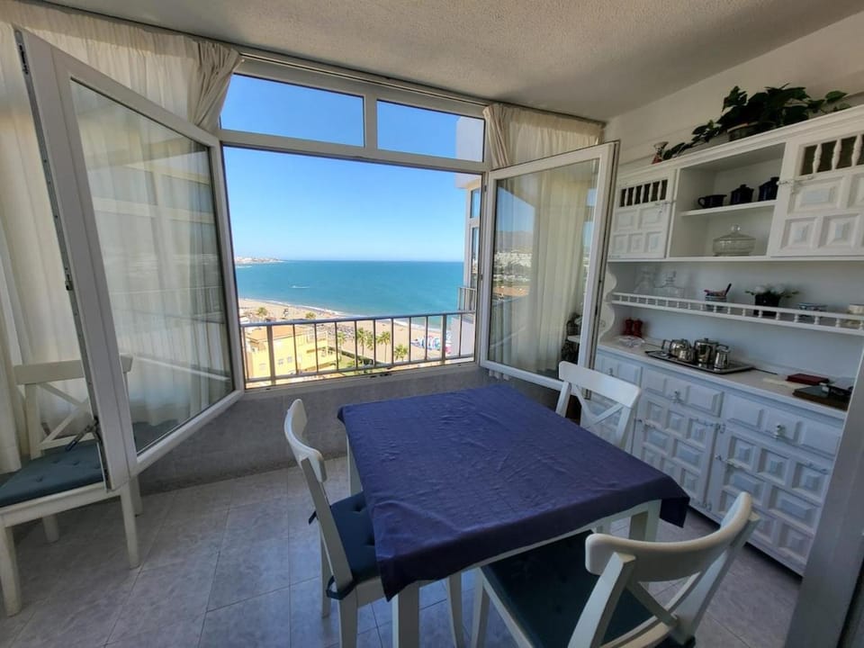View (from property/room), Balcony/Terrace, Kitchen or kitchenette, Dining area, Mountain view, Sea view