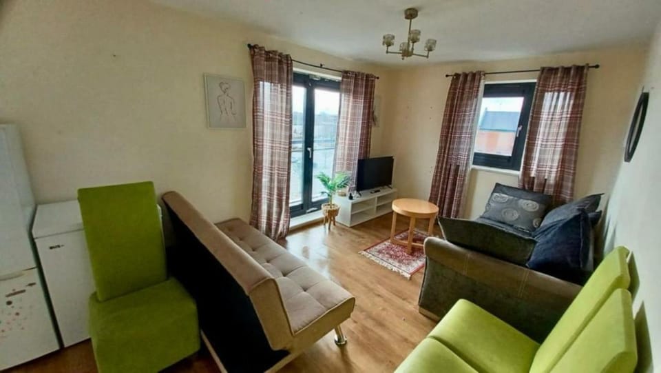 Alba Bally, 2 Bed Flat, by Grays Station Apartment in Grays