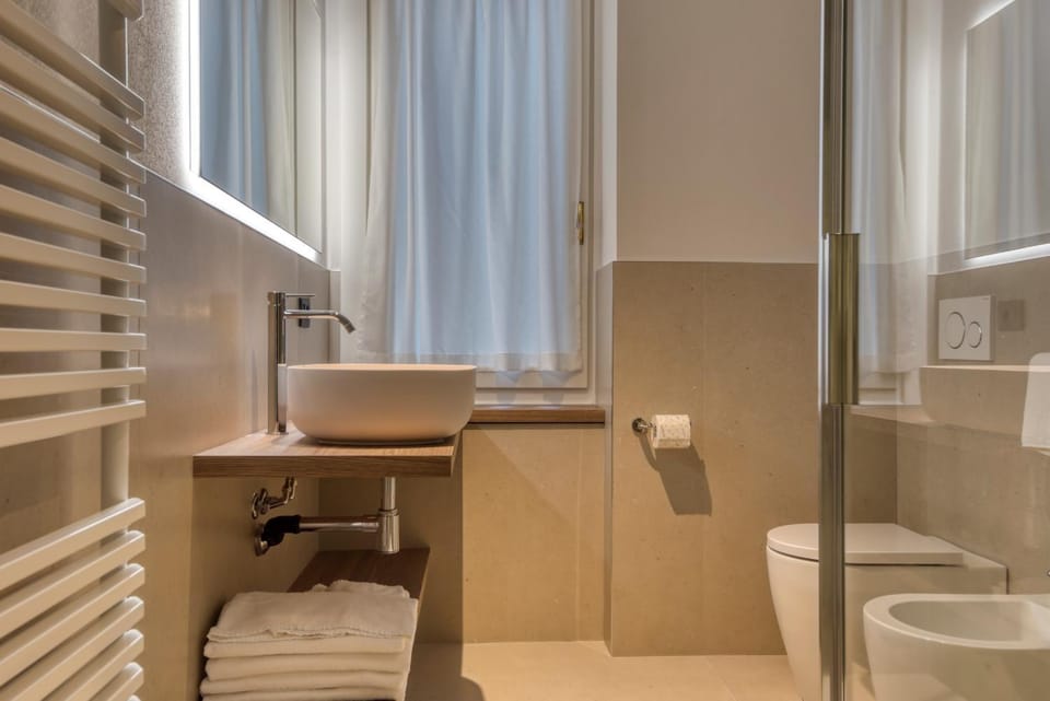 Shower, Bathroom, towels